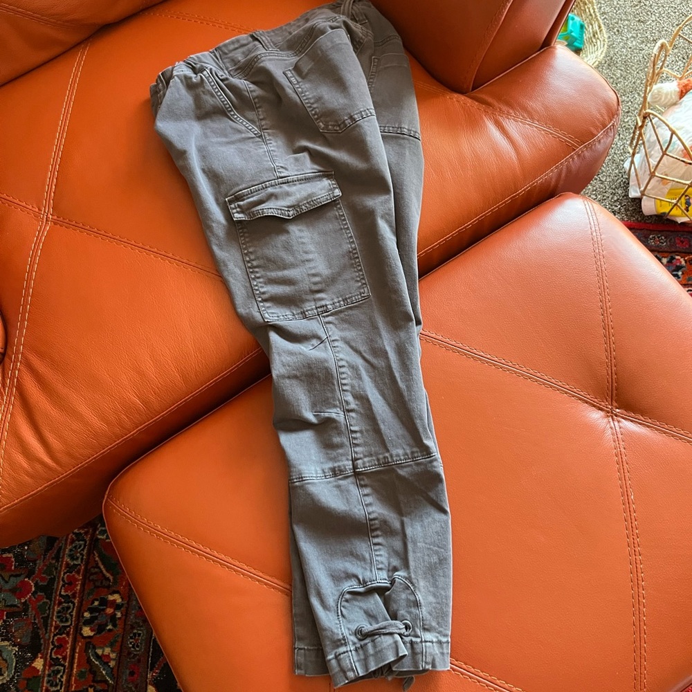 LED gray maternity cargo capris size 4/6
